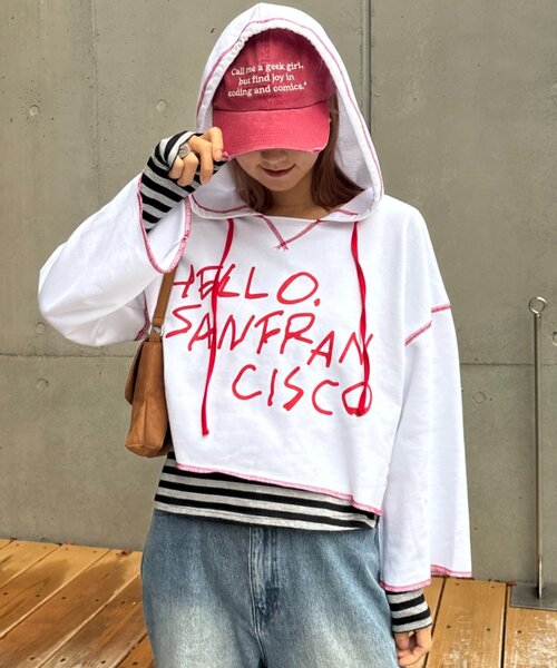 HELLO.SANFRANCISCO（ハローサンフランシスコ）の「■【HELLO.SANFRANCISCO/ハローサンフランシスコ】フーディープリントパーカー（パーカー・レディース・ホワイト/レッド/グレー・ONE SIZE）」の6枚目の写真