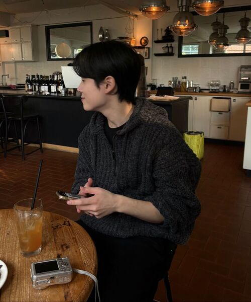 MOOD INSIDE(ムードインサイド)の「グレーのねじりフードハーフジップニット(ニット/セーター・レディース・その他・LARGE/MEDIUM)」の9枚目の写真