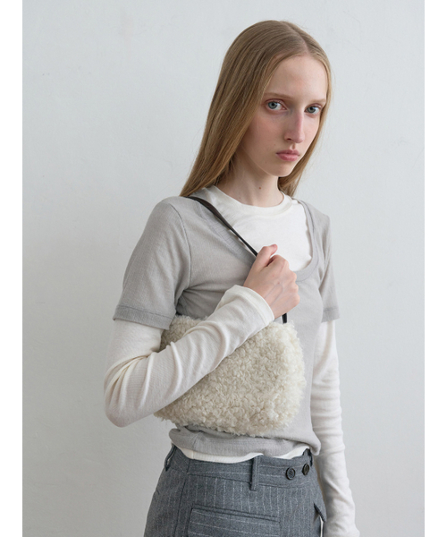 Kijun(キジュン)の「Boucle Fur Shoulder Bag Ivory(ショルダーバッグ・レディース・その他・OS)」の3枚目の写真