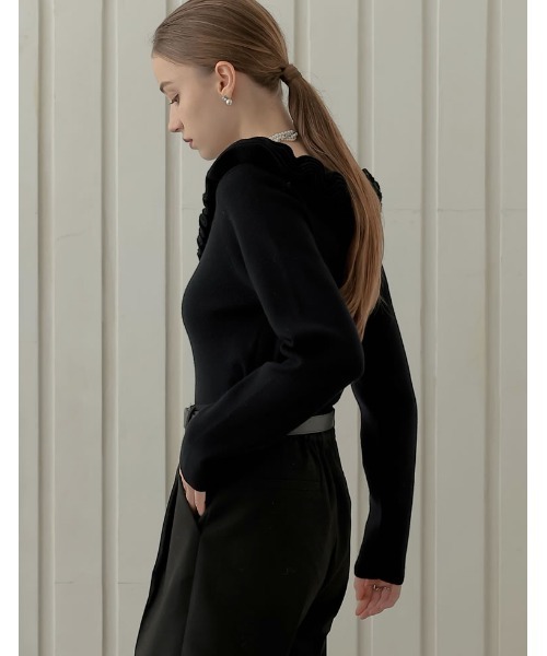 MEISM（ミズム）の「[2025-26 WINTER COLLECTION][MEISM by Re:EDIT]フリルVネックニットトップス（ニット/セーター・レディース・ブラック/ブラック系その他・MEDIUM/LARGE）」の5枚目の写真