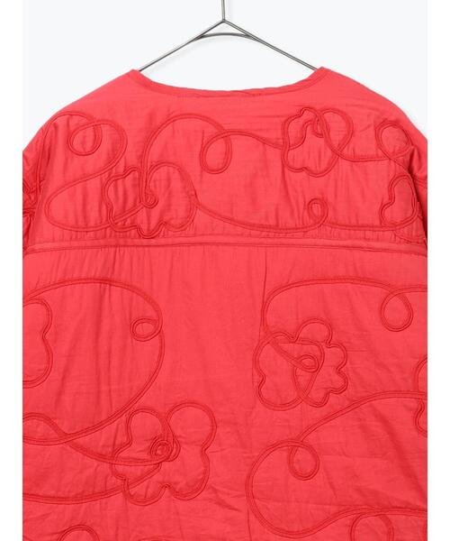 TSUHARU by Samansa Mos2(ツハルバイサマンサモスモス)の「コード刺繍フラワー柄裏地キルトジャケット(ノーカラージャケット・レディース・キナリ/レッド/ブラック・F)」の7枚目の写真