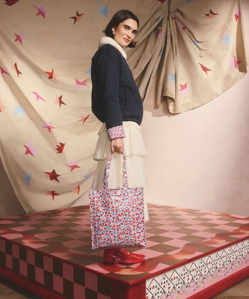 Cath Kidston（キャスキッドソン）の「ラージ ブックバッグFolding Star Ditsy（トートバッグ・レディース・その他・FREE）」の2枚目の写真
