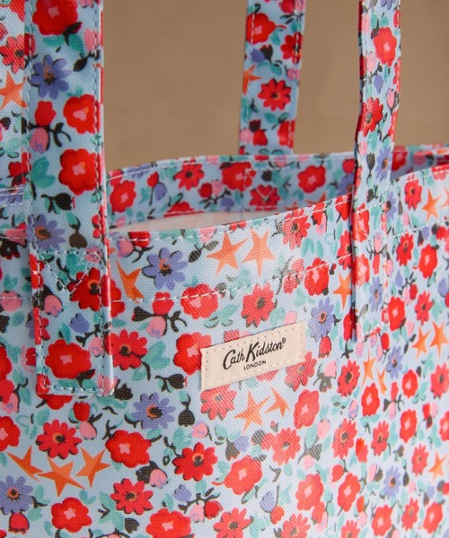 Cath Kidston（キャスキッドソン）の「ラージ ブックバッグFolding Star Ditsy（トートバッグ・レディース・その他・FREE）」の7枚目の写真