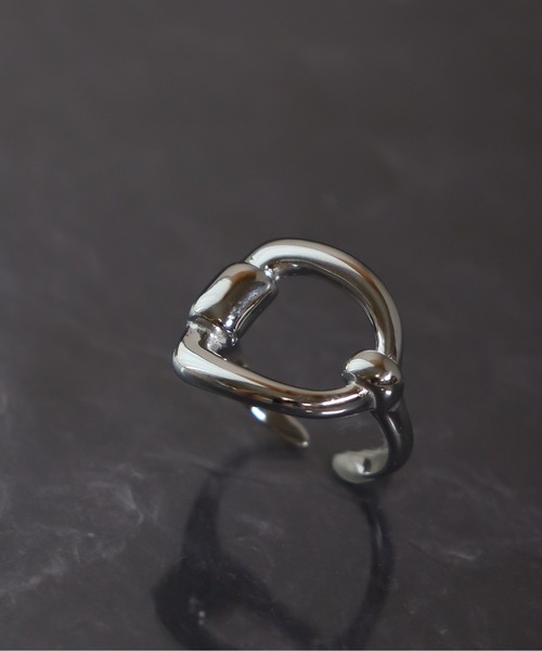 ieLS（イエルズ）の「金属アレルギー対応「ieLS」ステンレス　バックルモチーフ フリーリング（リング・メンズ・ゴールド/シルバー・FREE）」の13枚目の写真