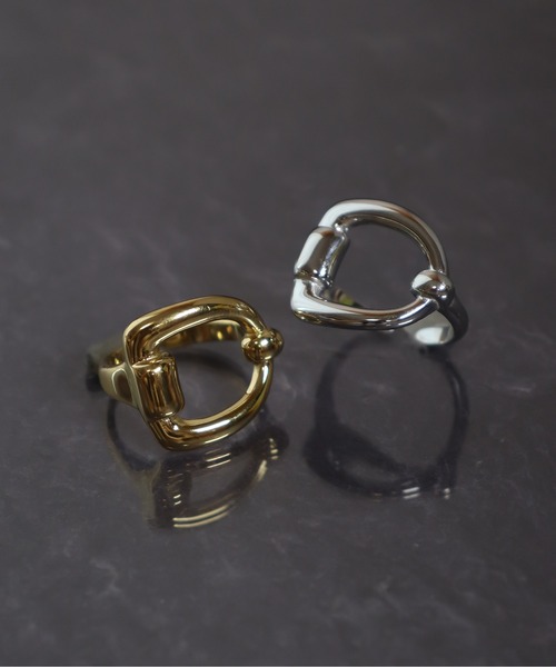 ieLS（イエルズ）の「金属アレルギー対応「ieLS」ステンレス　バックルモチーフ フリーリング（リング・メンズ・ゴールド/シルバー・FREE）」の9枚目の写真