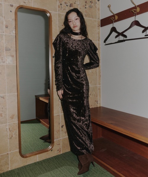 ANDRESD(アンドレスド)の「パールグロウベロアドレス / pearl glow velour dress(ドレス・レディース・ブラック/ブラウン・S/M/L)」の2枚目の写真