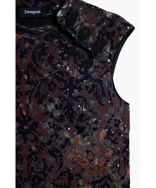 Desigual(デシグアル)の「ダークフラワーハイネックノースリーブニット(Tシャツ/カットソー・レディース・ブラック・S/M/L/XL/XS)」の4枚目の写真