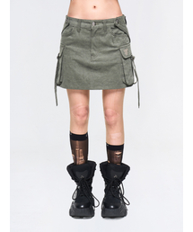 YEEL（ワイイーイーエル）の「CROSS STRAP CARGO SKIRT KHAKI（スカート）」