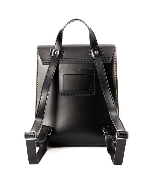 Dr. Martens(ドクターマーチン)の「Dr.Martens/ドクターマーチン/Mini BackPack/ミニ レザーバックパック(バックパック/リュック・レディース・ブラック・F)」の3枚目の写真