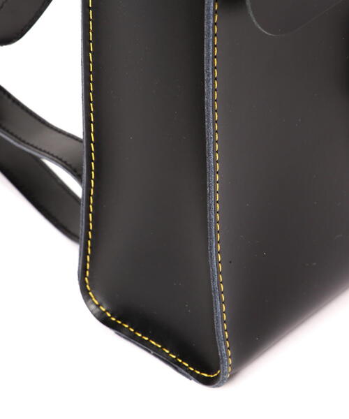 Dr. Martens(ドクターマーチン)の「Dr.Martens/ドクターマーチン/Mini BackPack/ミニ レザーバックパック(バックパック/リュック・レディース・ブラック・F)」の9枚目の写真