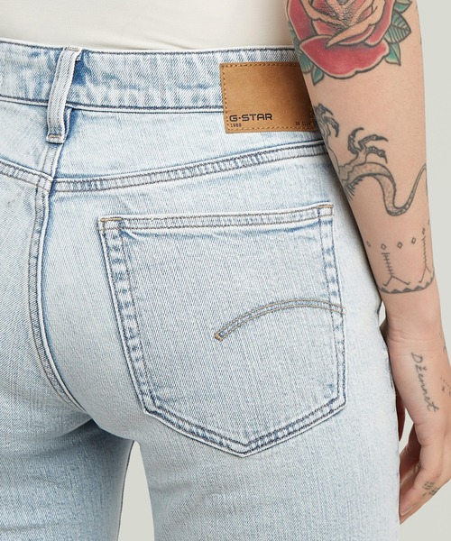 G-STAR(ジースター)の「Stevey 3D Flare Jeans/立体裁断ヴィンテージライクウォッシュ加工フレアジーンズ/ブーツカットデニムパンツ(デニムパンツ・レディース・ブルー系その他・25inch/26inch/24inch/27inch)」の3枚目の写真