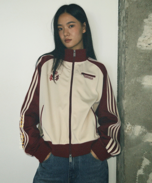 PRENDA(プレンダ)の「RAGLAN TRACK JERSEY JACKET BEIGE BRICK RED(ナイロンジャケット・レディース・その他・FREE)」の1枚目の写真