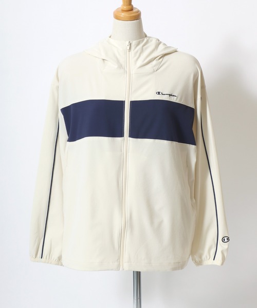 Champion（チャンピオン）の「Champion（チャンピオン）UVカット ストレッチ ブルゾンパーカー/ライトアウター/リラックスフィット（マウンテンパーカー・レディース・アイボリー/グレイッシュベージュ/グレイッシュブルー・M/L）」の16枚目の写真