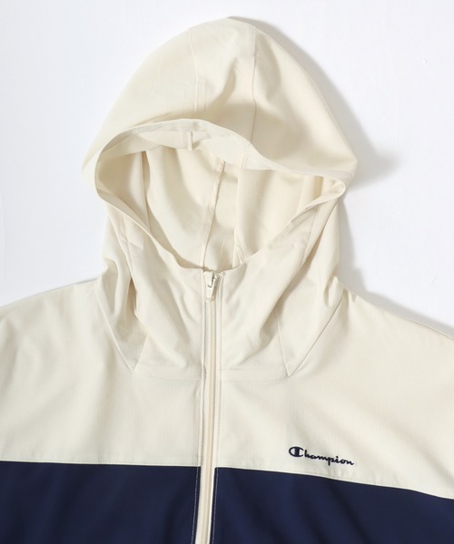 Champion（チャンピオン）の「Champion（チャンピオン）UVカット ストレッチ ブルゾンパーカー/ライトアウター/リラックスフィット（マウンテンパーカー・レディース・アイボリー/グレイッシュベージュ/グレイッシュブルー・M/L）」の19枚目の写真