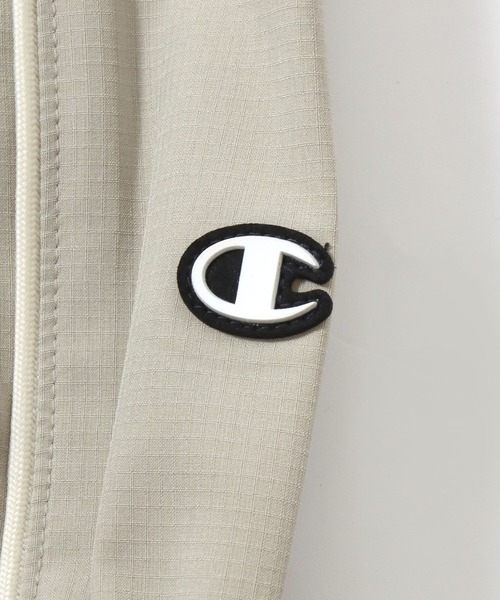 Champion（チャンピオン）の「Champion（チャンピオン）UVカット ストレッチ ブルゾンパーカー/ライトアウター/リラックスフィット（マウンテンパーカー・レディース・アイボリー/グレイッシュベージュ/グレイッシュブルー・M/L）」の11枚目の写真