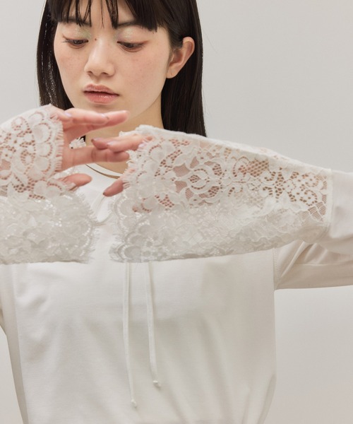 ADAM ET ROPE'（アダムエロペ）の「レースカフストップス（Tシャツ/カットソー・レディース・ホワイト/サックスブルー・FREE）」の2枚目の写真