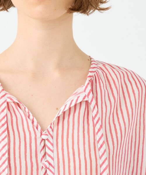 SOULEIADO（ソレイアード）の「コットンボイルプリント ギャザーブラウス（シャツ/ブラウス・レディース・ネイビー/ピンク系その他・36）」の11枚目の写真