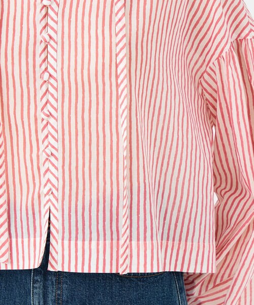 SOULEIADO（ソレイアード）の「コットンボイルプリント ギャザーブラウス（シャツ/ブラウス・レディース・ネイビー/ピンク系その他・36）」の4枚目の写真