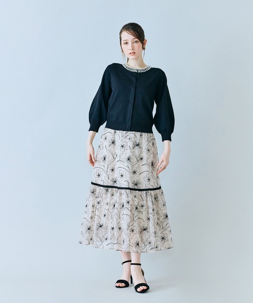 Audie a Muses（オーディアミューズ）の「襟ぐりパールビジュー付きカーディガン（カーディガン/ボレロ・レディース・ベージュ/ブラック/オフホワイト・38/42）」の21枚目の写真