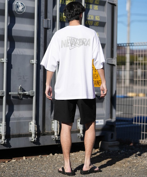 NEW ERA(ニューエラ)の「NEW ERA/ニューエラ 半袖 Tシャツ オーバーサイズド Overlap Logo パフォーマンスアパレル バックプリント 吸汗速乾(Tシャツ/カットソー・メンズ・ホワイト/ブラック・L/XL/XXL/M)」の5枚目の写真