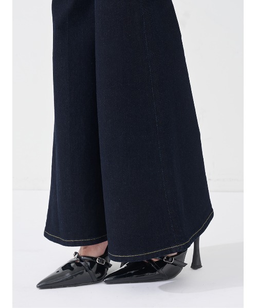 Darich(ダーリッチ)の「DDボタンロングフレアデニム(デニムパンツ・レディース・インディゴブルー/ホワイト・S/M/XS)」の14枚目の写真