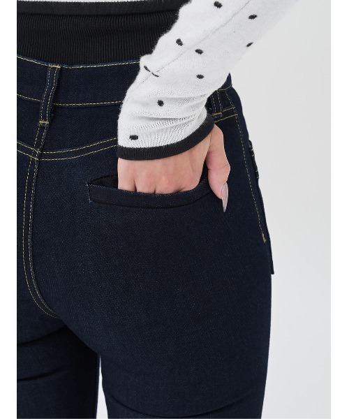 Darich(ダーリッチ)の「DDボタンロングフレアデニム(デニムパンツ・レディース・インディゴブルー/ホワイト・S/M/XS)」の16枚目の写真