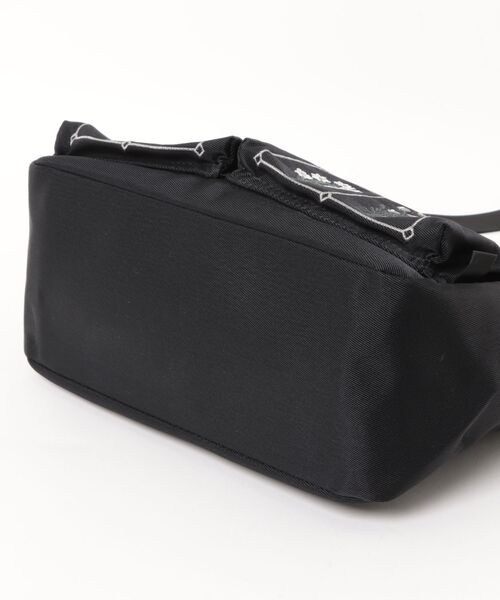 SUPER HAKKA（スーパーハッカ）の「「glanta」ボタニックウィンドウ刺繍　ダブルポケットミニショルダーバッグ（ショルダーバッグ・レディース・ベージュ/ライトグリーン/ブラック・FREE）」の5枚目の写真