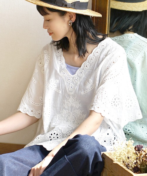 zootie（ズーティー）の「コットンスカラップレース Vネックボクシーブラウス（シャツ/ブラウス・レディース・オフホワイト・フリー）」の2枚目の写真