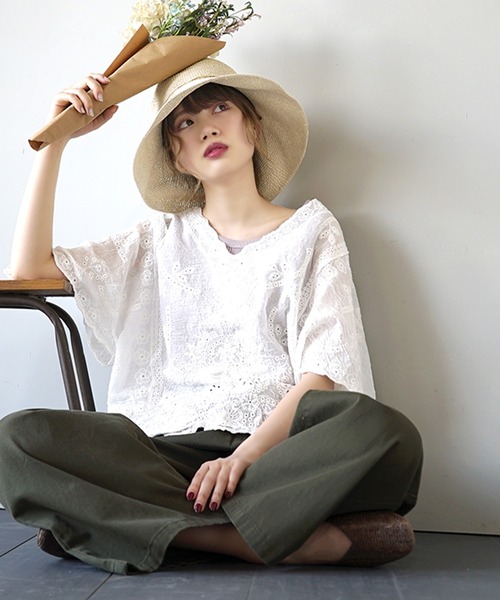 zootie（ズーティー）の「コットンスカラップレース Vネックボクシーブラウス（シャツ/ブラウス・レディース・オフホワイト・フリー）」の4枚目の写真