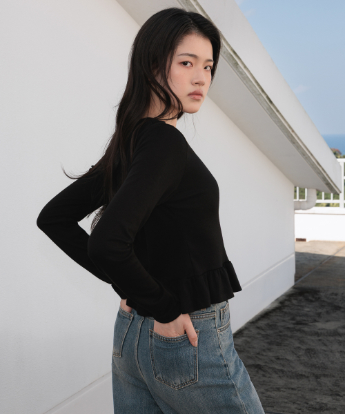 DEHEVE（デヘヴェ）の「Frill Henley Neck Long Sleeve [Black]（Tシャツ/カットソー・レディース・ブラック・FREE）」の3枚目の写真