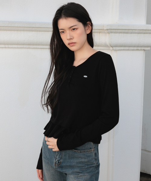 DEHEVE（デヘヴェ）の「Frill Henley Neck Long Sleeve [Black]（Tシャツ/カットソー・レディース・ブラック・FREE）」の8枚目の写真