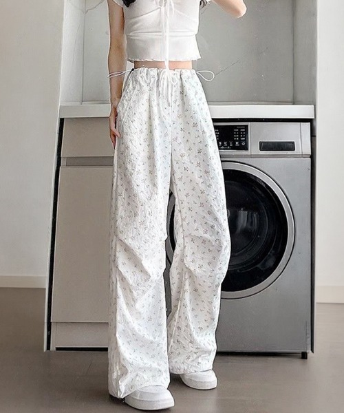 SallyLunn（サリーラン）の「小花柄ドロストワイドパンツ（その他パンツ・レディース・ホワイト/カーキ・MEDIUM/LARGE）」の2枚目の写真