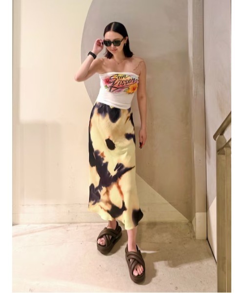 Desigual(デシグアル)の「トータスシェルプリントサテンミディスカート(スカート・レディース・ブラック・L/M/S/XS/XL)」の1枚目の写真
