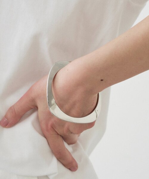 LOUNGEDRESS（ラウンジドレス）の「【GALENA/ガレナ】スクエアバングル（ブレスレット・レディース・ゴールド/シルバー・FREE）」の2枚目の写真