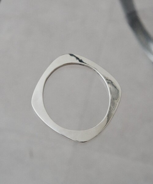 LOUNGEDRESS（ラウンジドレス）の「【GALENA/ガレナ】スクエアバングル（ブレスレット・レディース・ゴールド/シルバー・FREE）」の4枚目の写真