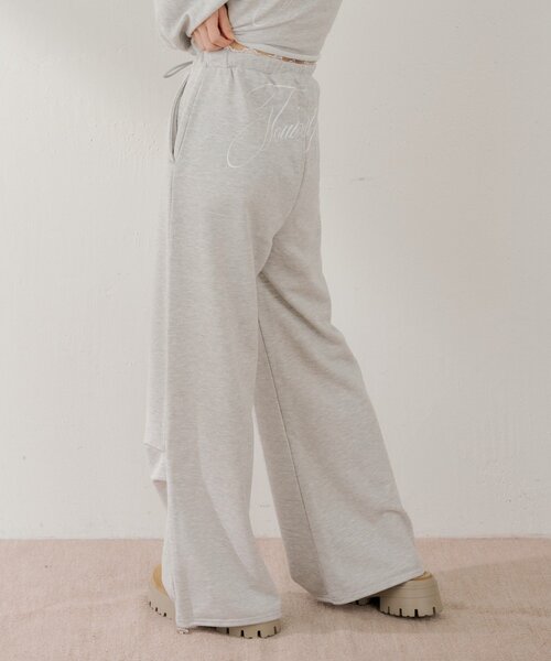 Chico（チコ）の「【セットアップ対応】バックロゴルーズスウェットパンツ（その他パンツ・レディース・ネイビー/グレー/アイボリー・FREE）」の3枚目の写真