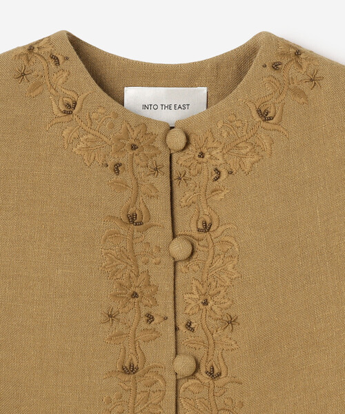 Bshop（ビショップ）の「INTO THE EAST｜コットリネン 刺繍ベスト Apricot WOMEN（ベスト・レディース・ブラウン系その他・36）」の4枚目の写真