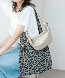 RIVE DROITE（リヴドロワ）の「【Yossshiiii企画】チャーム付きアニマルジャガードトート（トートバッグ）」