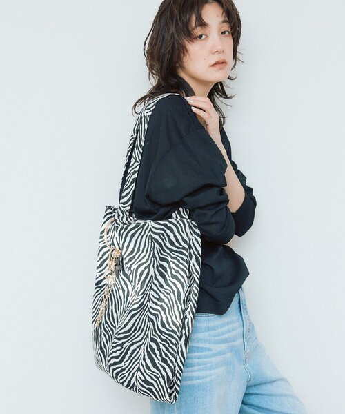 RIVE DROITE（リヴドロワ）の「【Yossshiiii企画】チャーム付きアニマルジャガードトート（トートバッグ・レディース・ベージュ/グレー/ブラック・FREE）」の16枚目の写真