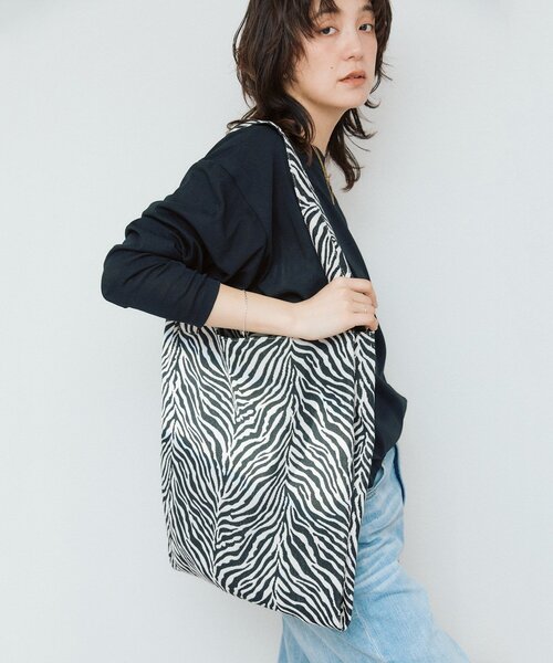RIVE DROITE（リヴドロワ）の「【Yossshiiii企画】チャーム付きアニマルジャガードトート（トートバッグ・レディース・ベージュ/グレー/ブラック・FREE）」の17枚目の写真
