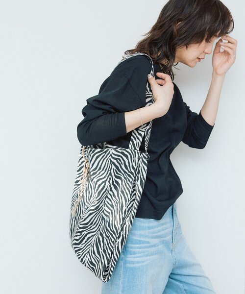 RIVE DROITE（リヴドロワ）の「【Yossshiiii企画】チャーム付きアニマルジャガードトート（トートバッグ・レディース・ベージュ/グレー/ブラック・FREE）」の18枚目の写真