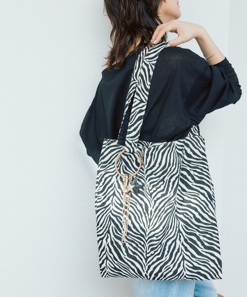 RIVE DROITE（リヴドロワ）の「【Yossshiiii企画】チャーム付きアニマルジャガードトート（トートバッグ・レディース・ベージュ/グレー/ブラック・FREE）」の14枚目の写真