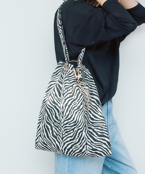 RIVE DROITE（リヴドロワ）の「【Yossshiiii企画】チャーム付きアニマルジャガードトート（トートバッグ・レディース・ベージュ/グレー/ブラック・FREE）」の11枚目の写真