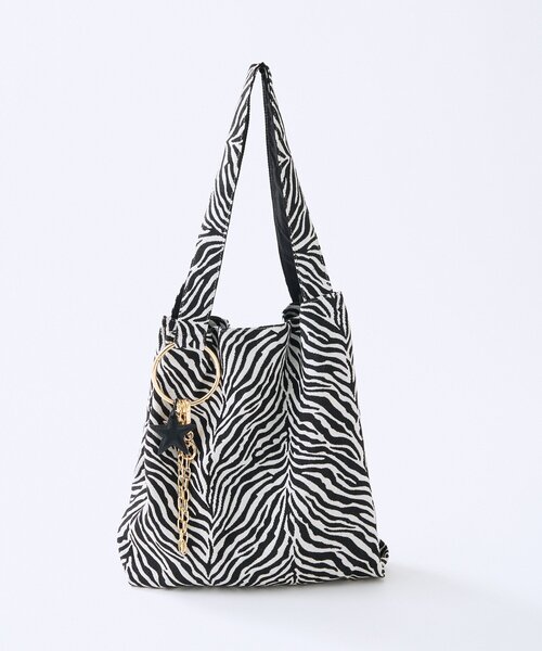 RIVE DROITE（リヴドロワ）の「【Yossshiiii企画】チャーム付きアニマルジャガードトート（トートバッグ・レディース・ベージュ/グレー/ブラック・FREE）」の5枚目の写真