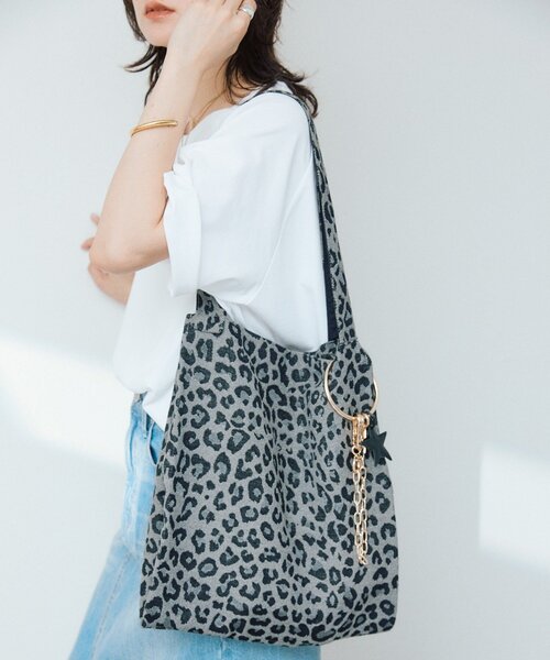 RIVE DROITE（リヴドロワ）の「【Yossshiiii企画】チャーム付きアニマルジャガードトート（トートバッグ・レディース・ベージュ/グレー/ブラック・FREE）」の6枚目の写真