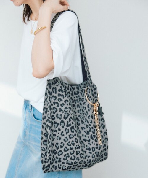 RIVE DROITE（リヴドロワ）の「【Yossshiiii企画】チャーム付きアニマルジャガードトート（トートバッグ・レディース・ベージュ/グレー/ブラック・FREE）」の19枚目の写真