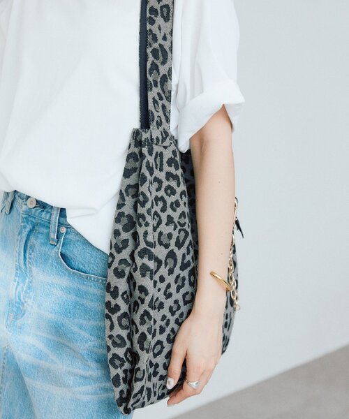 RIVE DROITE（リヴドロワ）の「【Yossshiiii企画】チャーム付きアニマルジャガードトート（トートバッグ・レディース・ベージュ/グレー/ブラック・FREE）」の7枚目の写真