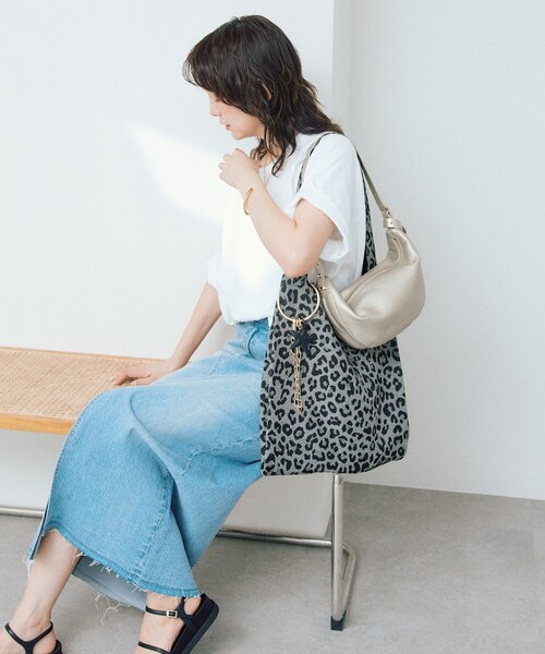 RIVE DROITE（リヴドロワ）の「【Yossshiiii企画】チャーム付きアニマルジャガードトート（トートバッグ・レディース・ベージュ/グレー/ブラック・FREE）」の9枚目の写真