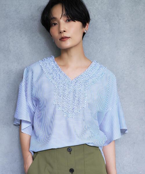 UNTITLED(アンタイトル)の「【接触冷感/通気性/洗える】Vネックフリルブラウス(シャツ/ブラウス・レディース・ホワイト/ライトブルー/ブラック/ピンク系1/ブルー系その他7/ブラック系5・02/04/48/44/50/00)」の5枚目の写真