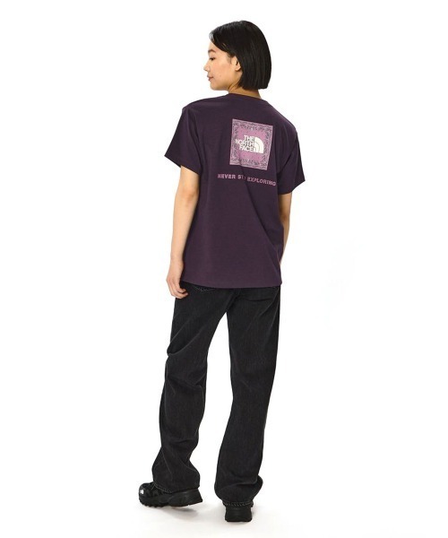 THE NORTH FACE(ザノースフェイス)の「THE NORTH FACE SHORT SLEEVE BANDANA SQUARE LOGO TEE WNS(ザ・ノース・フェイス ショートスリーブバンダナスクエアロゴティー(レディース))(Tシャツ/カットソー・レディース・パープル系・X-LARGE/LARGE/MEDIUM)」の6枚目の写真